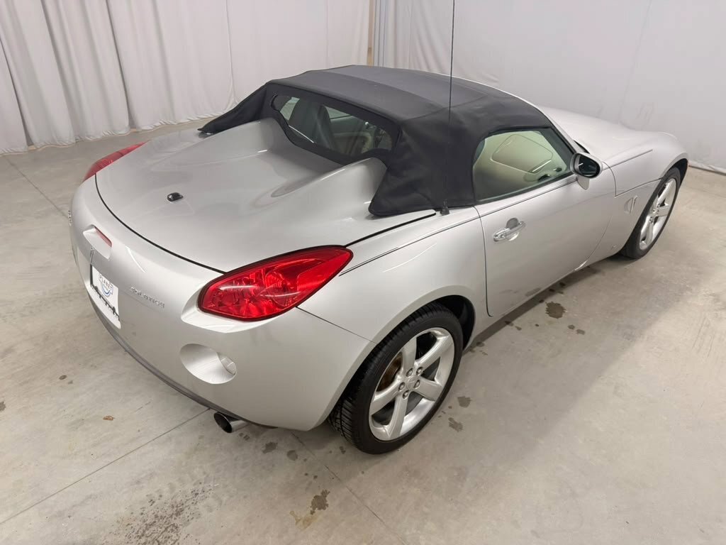 Used 2006 Pontiac Solstice Convertible w/ Premium Package RWD image 11
