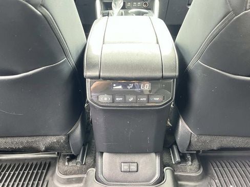 Used 2023 Toyota Highlander XLE AWD/4WD image 15