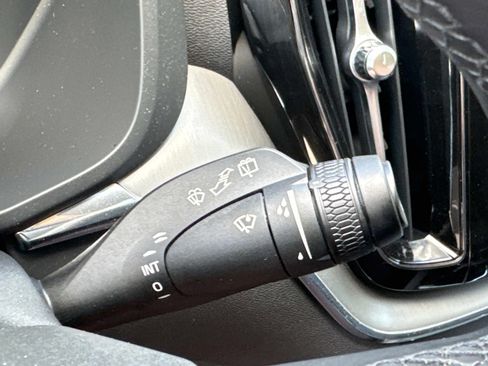 Certified 2025 Volvo XC60 B5 Core w/ Protection Package Premier image 28