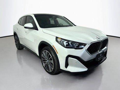 Used 2025 BMW X2 xDrive28i w/ Technology Package AWD/4WD image 3