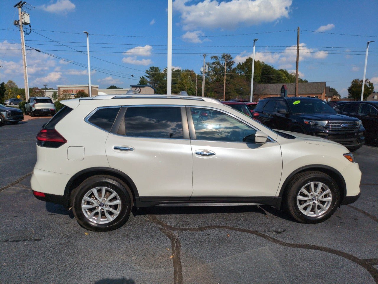 Used 2018 Nissan Rogue SV FWD image 8
