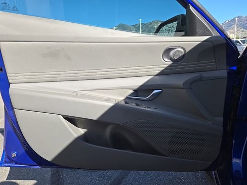 Used 2025 Hyundai Elantra Sport FWD image 17
