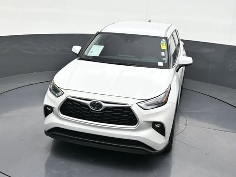 Used 2024 Toyota Highlander LE image 23