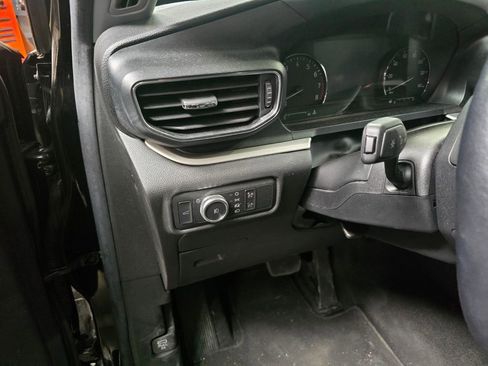 Used 2022 Ford Explorer XLT w/ Equipment Group 202A image 11