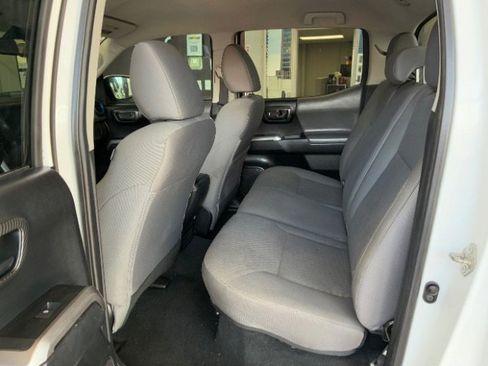 Used 2022 Toyota Tacoma TRD Off-Road image 22