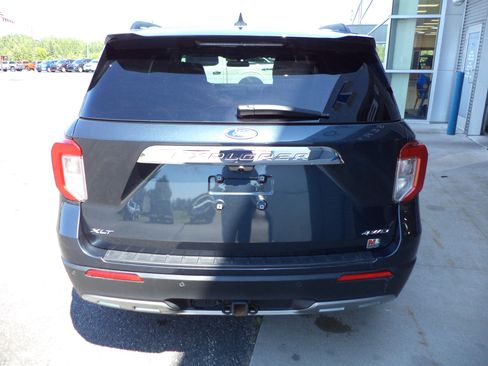 Used 2022 Ford Explorer XLT w/ Equipment Group 202A image 5