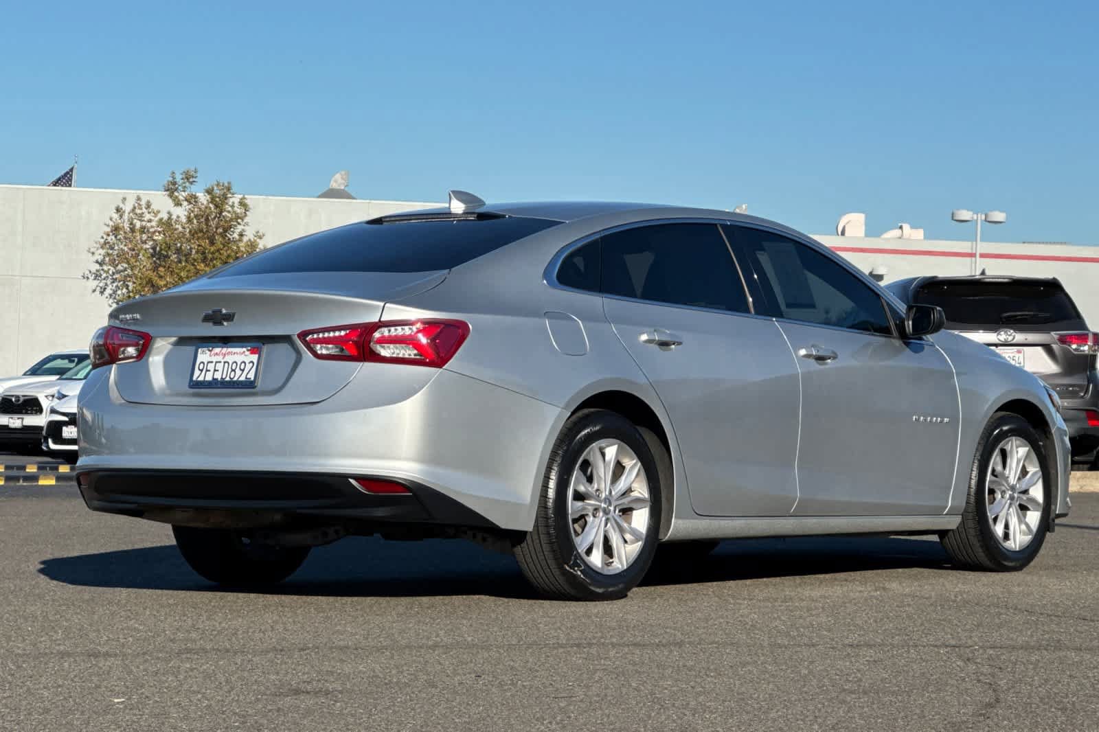 Used 2020 Chevrolet Malibu LT FWD image 2