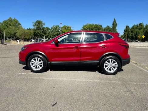 Used 2018 Nissan Rogue Sport S w/ S Appearance Package FWD image 8