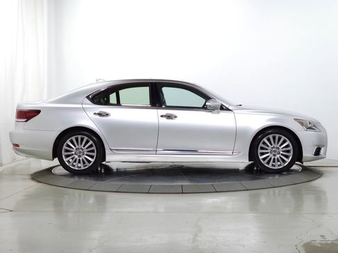 Used 2014 Lexus LS 460 AWD w/ Comfort Package image 11