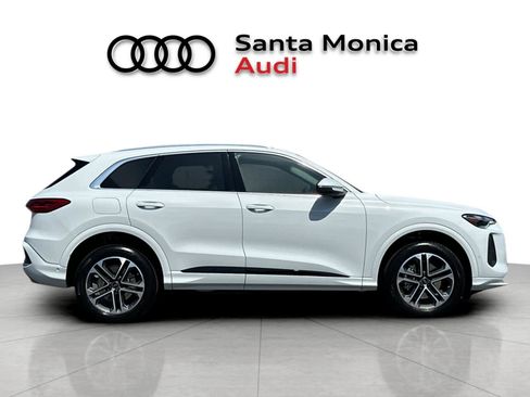 Used 2025 Audi Q5 Premium w/ Convenience Package AWD/4WD image 8