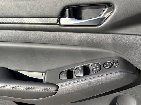 New 2025 Nissan Altima 2.5 SV image 16