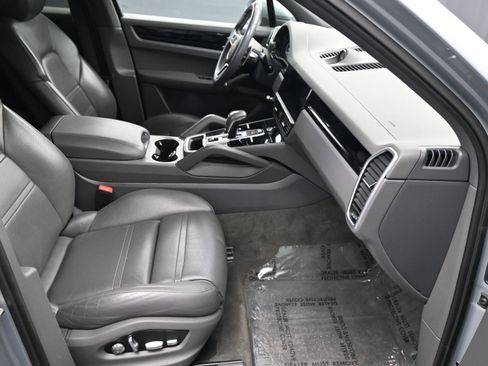 Certified 2020 Porsche Cayenne image 11