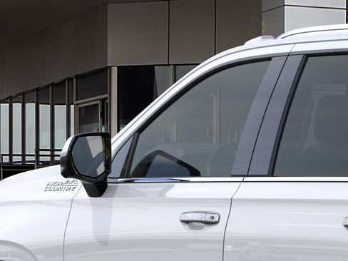 New 2025 Chevrolet Suburban High Country image 36