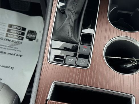 Used 2023 Toyota Sienna XLE image 36