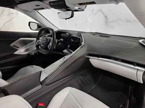 Used 2021 Chevrolet Corvette Stingray Premium Cpe w/ Z51 Performance Package image 8