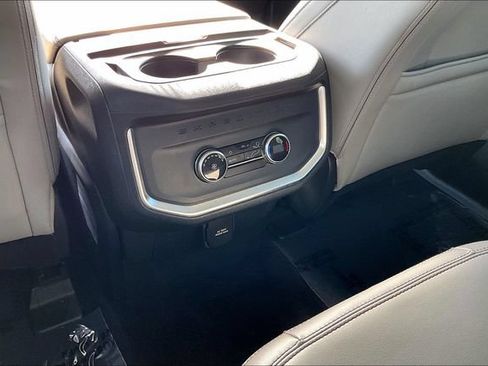 Used 2025 Ford Expedition Active AWD/4WD image 10