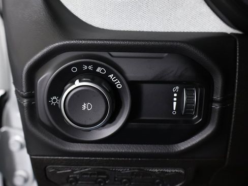 Used 2024 Jeep Wrangler Sahara image 32