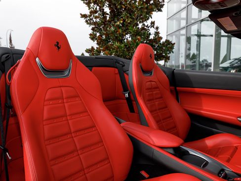 Used 2023 Ferrari Portofino M RWD image 38