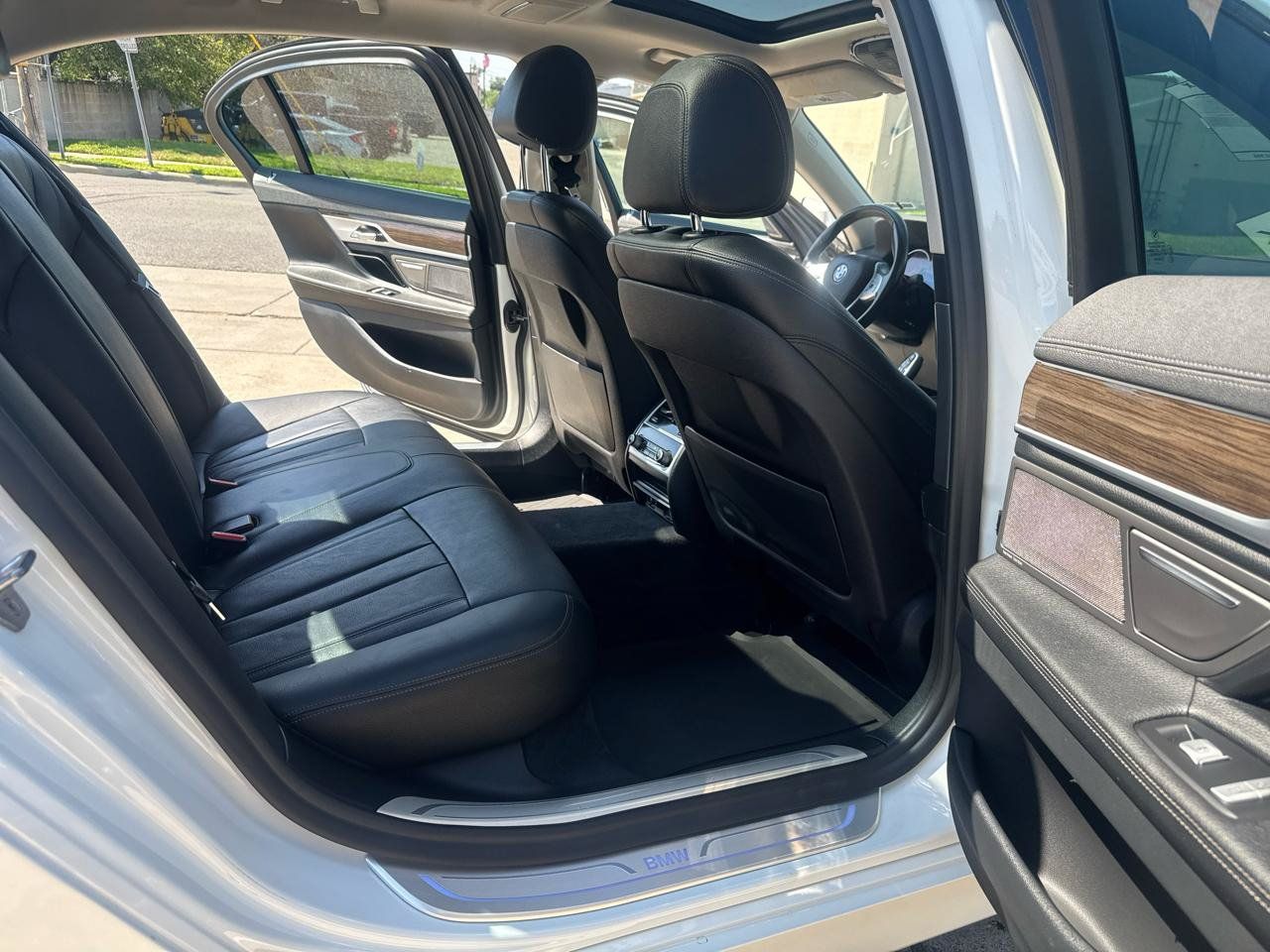 Used 2019 BMW 740i xDrive AWD/4WD image 23