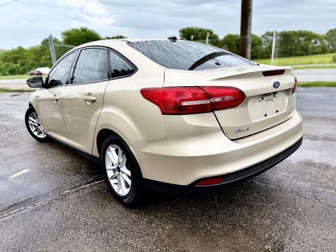 Used 2017 Ford Focus SE w/ Cold Weather Package FWD image 5