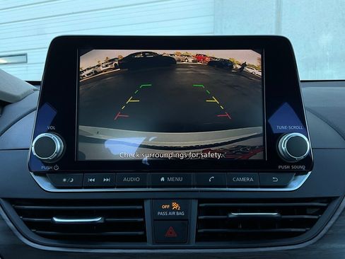 Used 2025 Nissan Altima 2.5 SV image 30