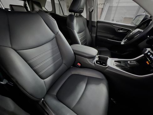 Used 2023 Toyota RAV4 XLE Premium image 31