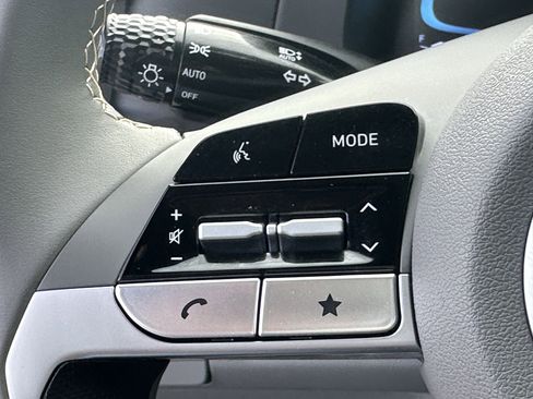 Used 2025 Hyundai Elantra Sport FWD image 23