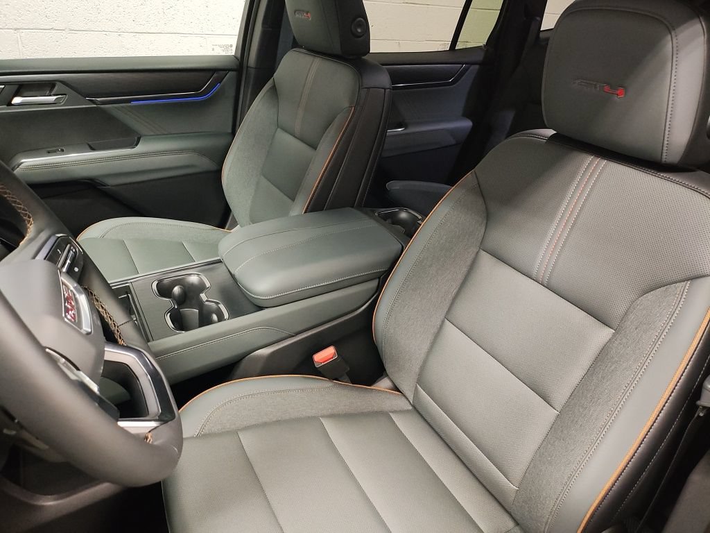 New 2026 GMC Acadia AT4 w/ LPO, Floor Liner Package AWD/4WD image 27