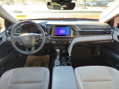 Used 2025 Toyota Camry LE w/ Convenience Package image 19