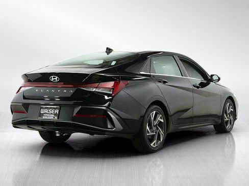 Used 2025 Hyundai Elantra SEL FWD image 5