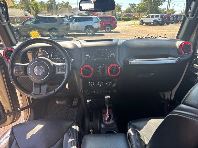 Used 2017 Jeep Wrangler Unlimited Sahara w/ Connectivity Group AWD/4WD image 13