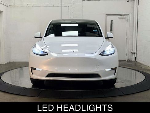 Used 2021 Tesla Model Y Long Range image 3