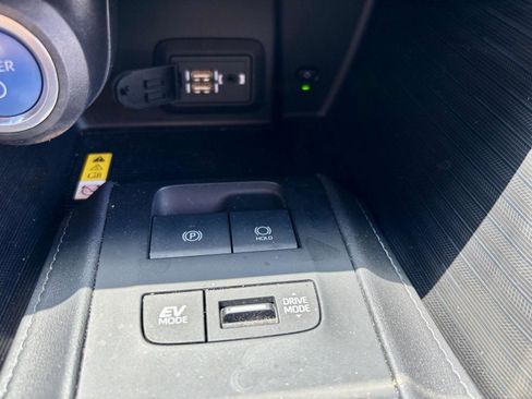 Used 2022 Toyota Venza Limited AWD/4WD image 35