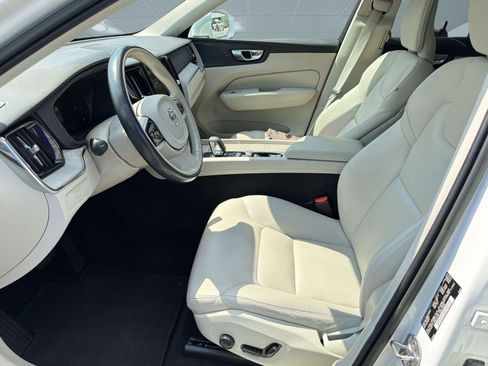 Certified 2023 Volvo XC60 B5 Plus image 5