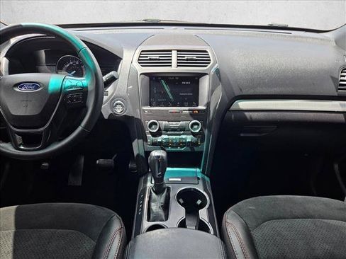 Used 2019 Ford Explorer XLT w/ Equipment Group 202A FWD image 18