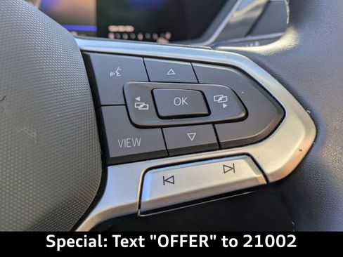 Used 2022 Volkswagen Tiguan SE w/ Panoramic Sunroof Package image 28