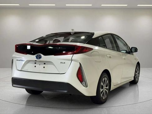 Used 2020 Toyota Prius Prime XLE FWD image 3