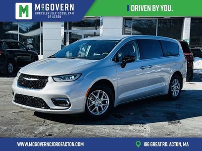 Used 2024 Chrysler Pacifica Touring-L