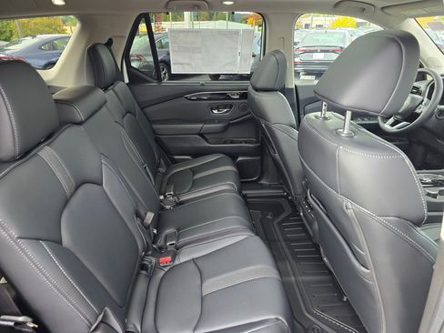 New 2025 Honda Pilot EX-L image 7