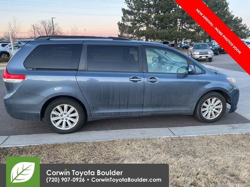 Used 2013 Toyota Sienna XLE image 8
