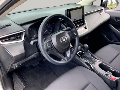 Used 2025 Toyota Corolla LE FWD image 16