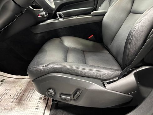 Used 2022 Volvo XC60 B5 Momentum w/ Climate Package AWD/4WD image 12