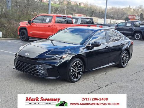 Used 2025 Toyota Camry XLE image 1