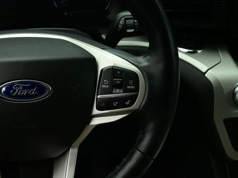 Used 2022 Ford Explorer XLT image 5
