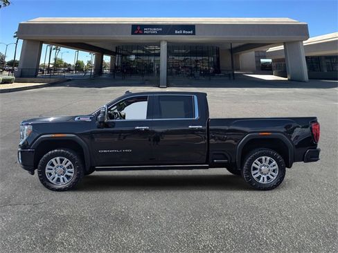 Used 2022 GMC Sierra 2500 Denali w/ Denali Black Diamond Edition image 2