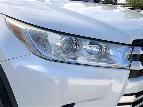 Used 2018 Toyota Highlander XLE AWD/4WD image 30