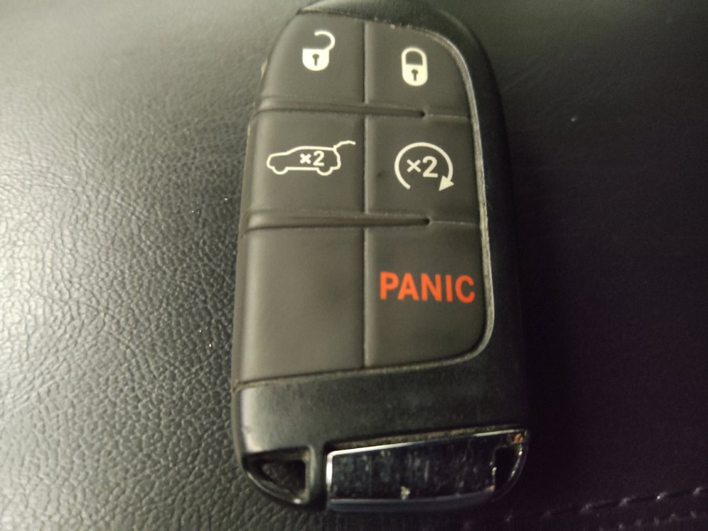 Used 2025 Jeep Compass Latitude w/ Sun & Sound Group AWD/4WD image 32