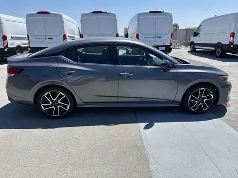 Used 2025 Nissan Sentra SR FWD image 6