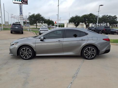Used 2025 Toyota Camry XLE FWD image 4