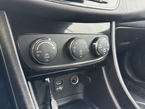 Used 2011 Chrysler 200 S image 13